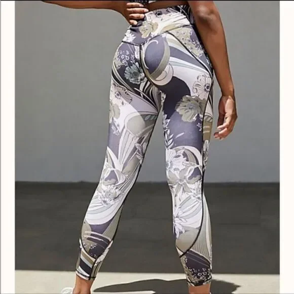 Free People Wave Crush Leggings Black Combo Small Floral - Picture 2 of 6